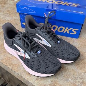 Brooks Women's Black and Pink Running Sneakers